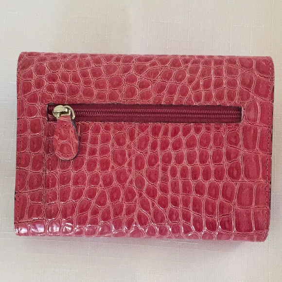 Liz Claiborne pink wallet - Picture 3 of 5
